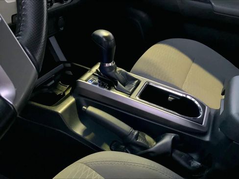 Certified 2018 Toyota Tacoma SR5 image 15