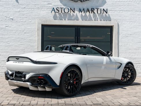 Used 2023 Aston Martin V8 Vantage Roadster RWD image 25