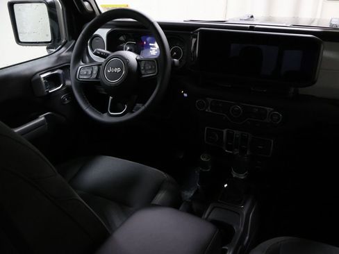 New 2026 Jeep Gladiator Sport AWD/4WD image 17