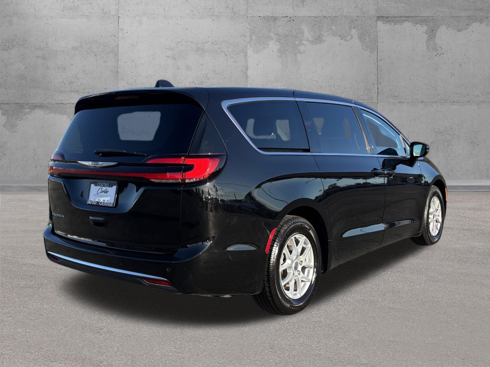 Used 2024 Chrysler Pacifica Touring-L FWD image 9