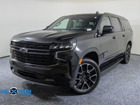 Used 2024 Chevrolet Suburban RST w/ Luxury Package AWD/4WD image 3