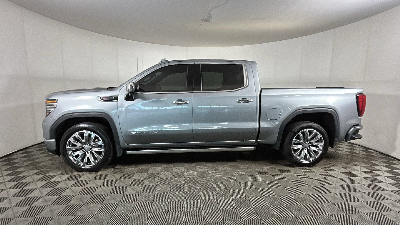 Used 2023 GMC Sierra 1500 Denali w/ Denali Reserve Package AWD/4WD image 7