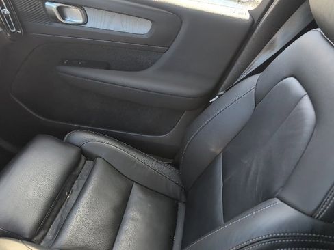 Used 2023 Volvo XC40 B5 Plus w/ Protection Package Premier image 9