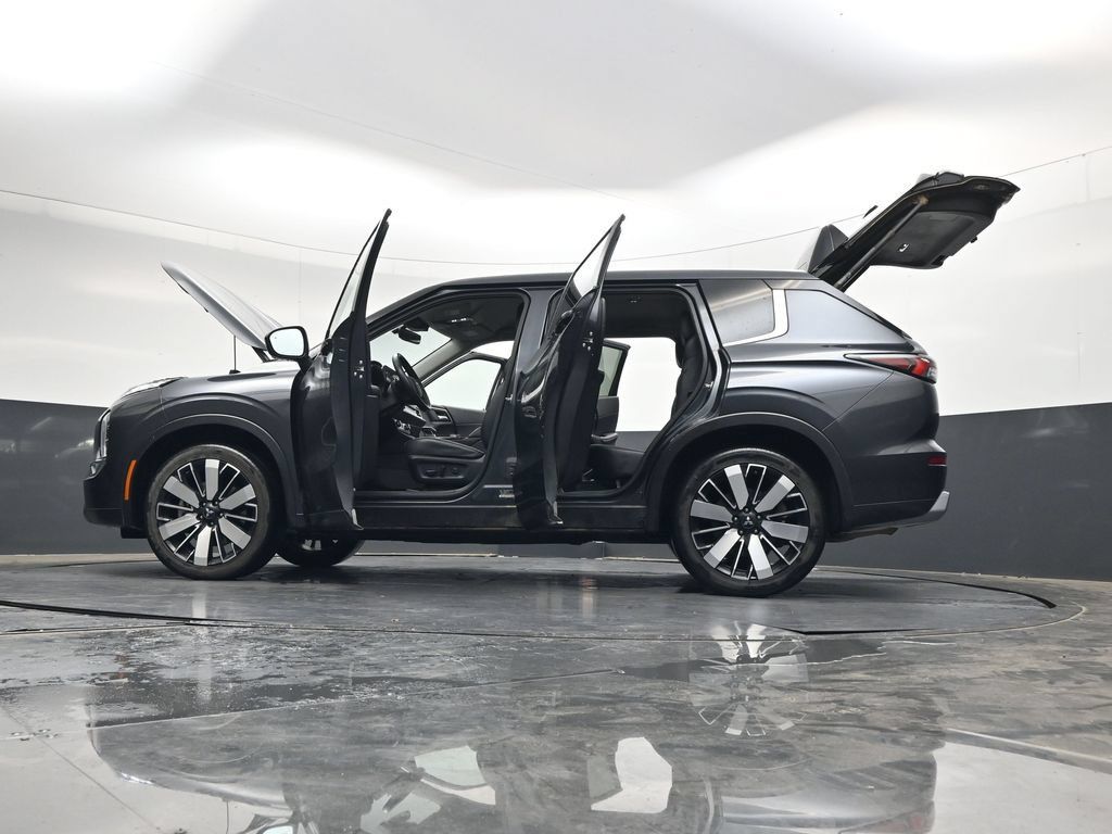 Used 2025 Mitsubishi Outlander SE FWD image 40