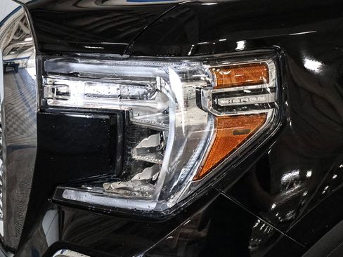 Used 2019 GMC Sierra 1500 Denali w/ Technology Package AWD/4WD image 16