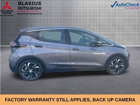 Used 2023 Chevrolet Bolt LT w/ Infotainment Package FWD image 3
