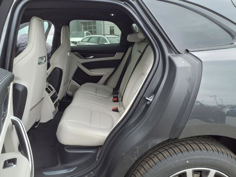New 2026 Jaguar F-PACE R-Dynamic S image 10