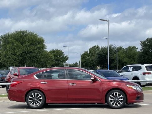 Used 2016 Nissan Altima 2.5 SV w/ Convenience Package FWD image 3