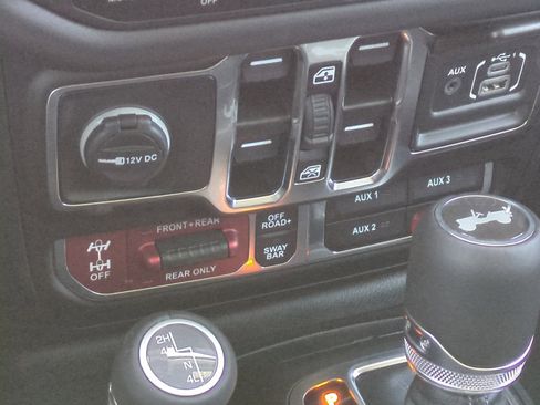 New 2025 Jeep Wrangler Unlimited Rubicon w/ Steel Bumper Group image 31