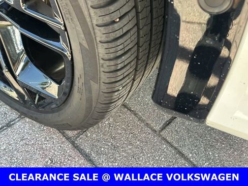 Certified 2025 Volkswagen Tiguan SE R-Line image 11