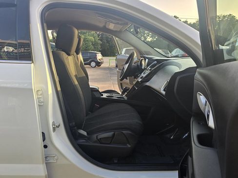 Used 2017 Chevrolet Equinox LS image 26