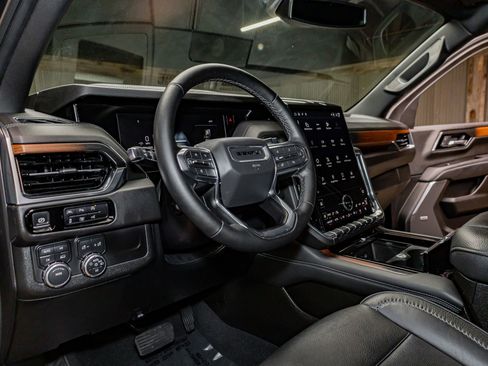 Used 2025 GMC Yukon XL Denali image 13