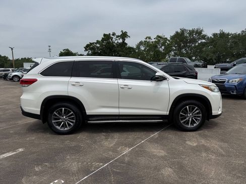 Used 2019 Toyota Highlander XLE FWD image 9