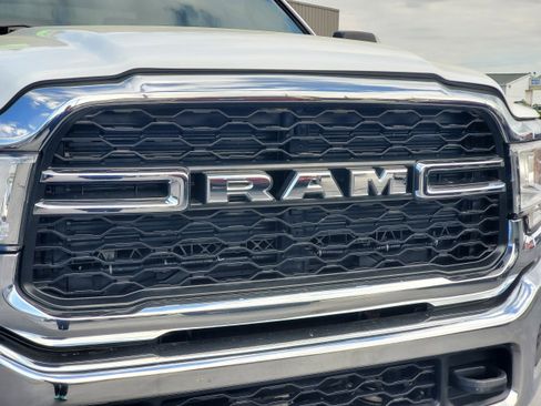 Used 2022 RAM 3500 Tradesman w/ Chrome Appearance Group AWD/4WD image 7