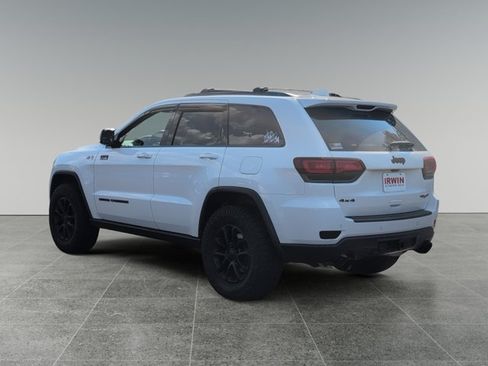 Used 2018 Jeep Grand Cherokee Trailhawk w/ Trailhawk Luxury Group AWD/4WD image 3