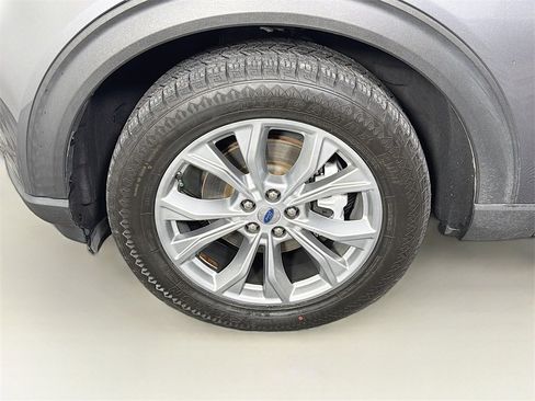 Used 2022 Ford Explorer XLT w/ Equipment Group 202A image 31