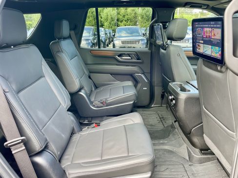Used 2025 GMC Yukon Denali w/ Denali Reserve Package AWD/4WD image 31