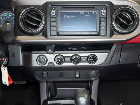 Used 2016 Toyota Tacoma SR5 w/ SR5 Appearance Package (SN) AWD/4WD image 15