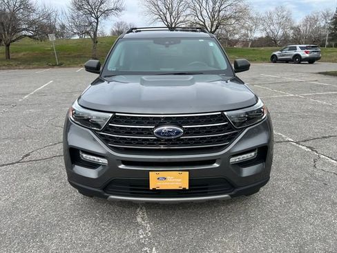 Used 2023 Ford Explorer XLT w/ Equipment Group 202A image 3