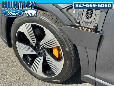 Used 2019 Audi e-tron Prestige w/ Prestige Package image 9