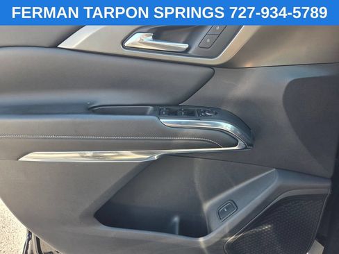 Used 2025 Chevrolet Traverse LT FWD image 24
