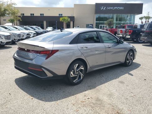 Used 2025 Hyundai Elantra Sport image 3