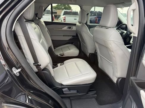 Certified 2025 Ford Explorer Active w/ Active Comfort Package AWD/4WD image 13