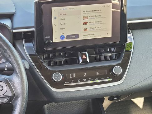 Used 2025 Toyota Corolla LE image 12