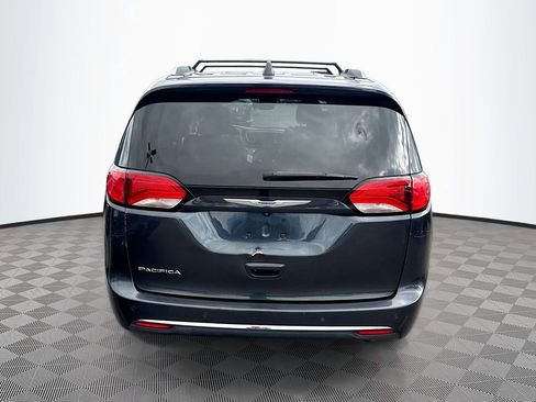 Used 2020 Chrysler Pacifica Touring-L w/ Advanced Safetytec Group FWD image 7