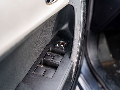 Used 2016 Toyota Corolla LE image 16