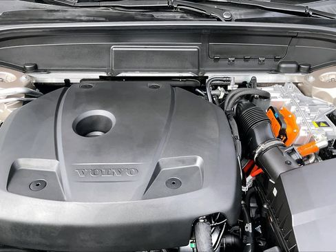 Used 2026 Volvo XC60 T8 Ultra w/ Protection Package Premier image 13