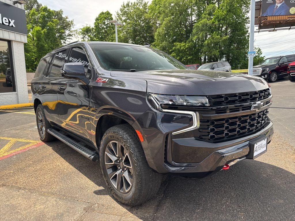 Used 2023 Chevrolet Tahoe Z71 w/ Luxury Package AWD/4WD image 4