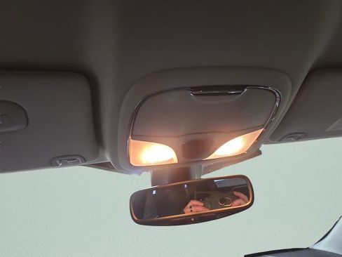 Used 2020 Jeep Cherokee Limited image 25