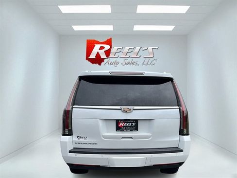 Used 2020 Cadillac Escalade Premium Luxury AWD/4WD image 9