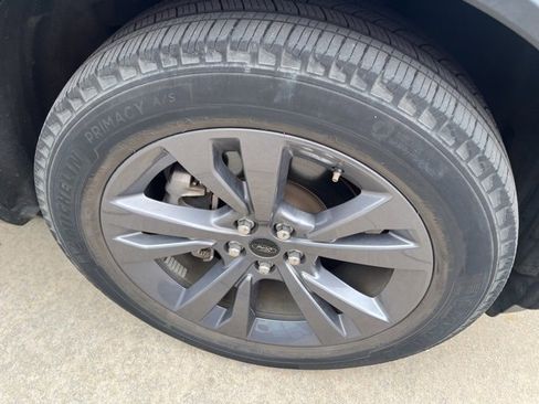 Used 2022 Ford Explorer XLT w/ Equipment Group 202A image 12