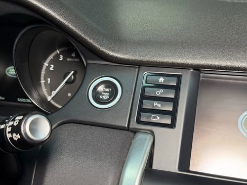 Used 2017 Land Rover Discovery Sport SE image 41