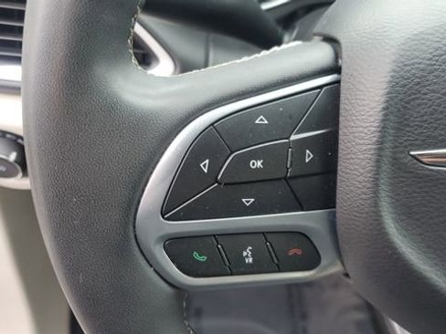 Certified 2024 Chrysler Pacifica Touring-L image 10