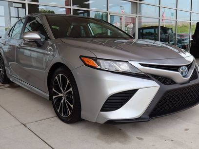 Used 2020 Toyota Camry SE w/ Sunroof Package