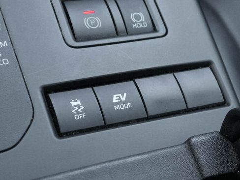 Used 2021 Toyota Highlander XLE FWD image 26