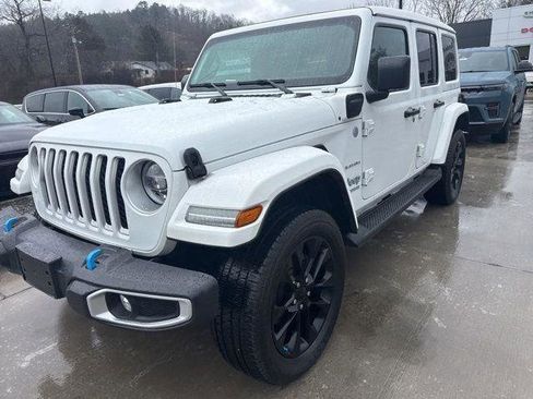 Used 2022 Jeep Wrangler Unlimited Sahara w/ Cold Weather Group image 12