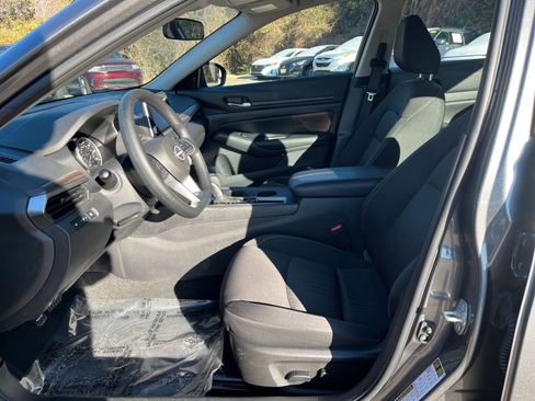 Used 2025 Nissan Altima 2.5 SV image 24