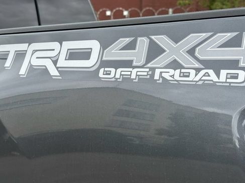 Used 2023 Toyota Tacoma TRD Off-Road w/ Technology Package AWD/4WD image 12