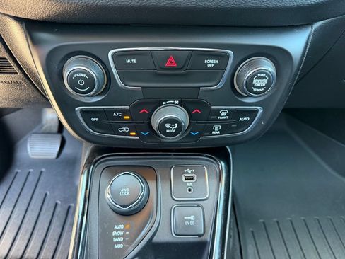 Used 2020 Jeep Compass Limited AWD/4WD image 23