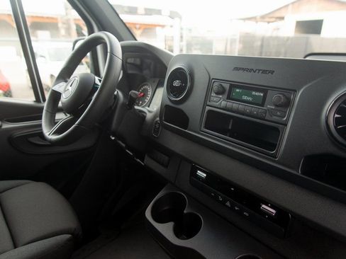 Used 2025 Mercedes-Benz Sprinter 2500 image 33