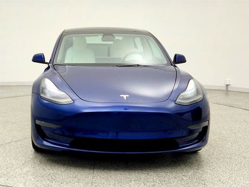 Used 2023 Tesla Model 3 Standard Range image 2