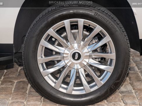 Used 2024 Cadillac Escalade ESV Luxury AWD/4WD image 44