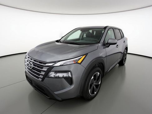 Used 2025 Nissan Rogue SV image 3