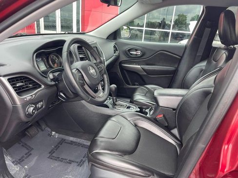 Used 2019 Jeep Cherokee Latitude Plus w/ Safety Group image 23