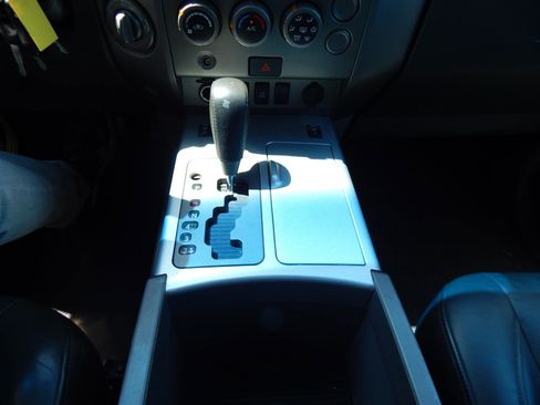 Used 2005 Nissan Titan LE w/ (T01) Tow Pkg AWD/4WD image 24