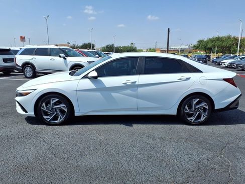 Used 2025 Hyundai Elantra Limited FWD image 2